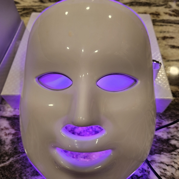 Light changing beauty mask - Picture 7 of 9